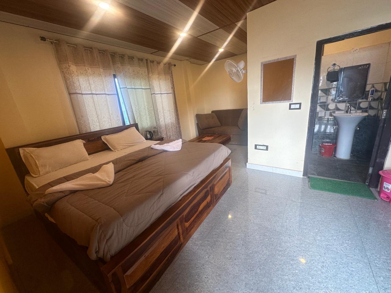 Resort In Kanatal