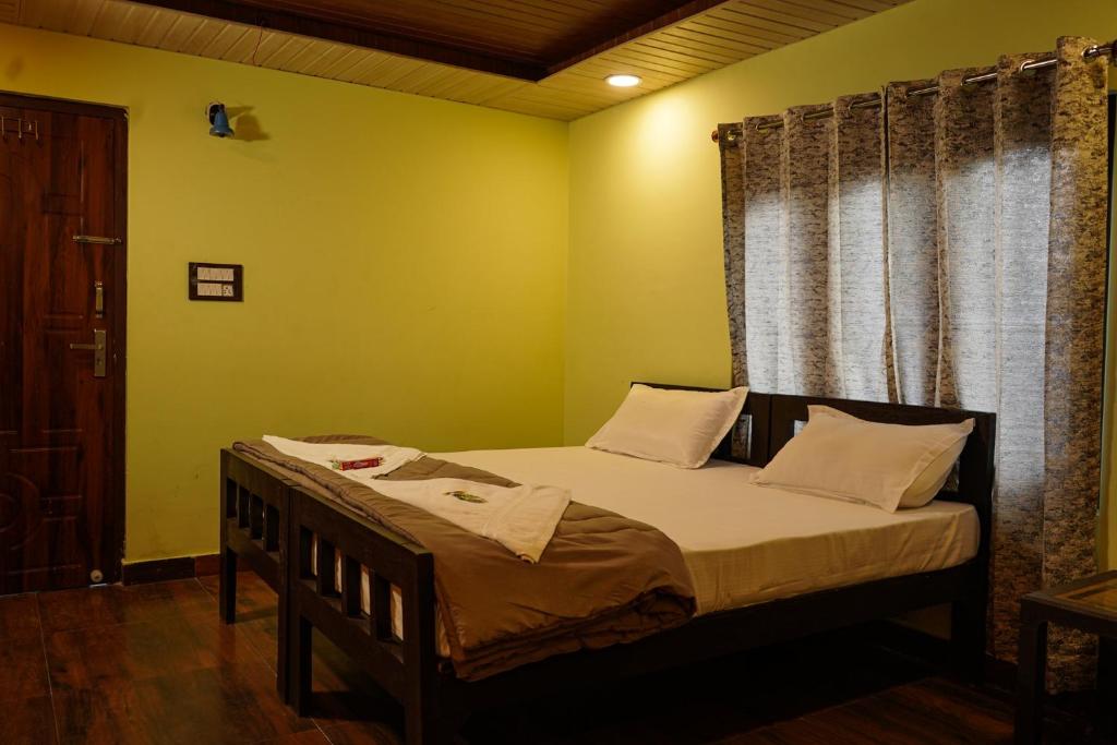 Resort in Kanatal